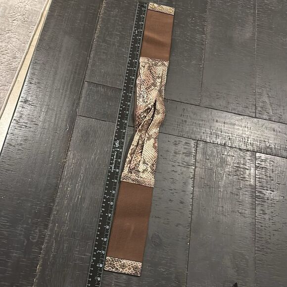 Bcbgmaxazria Brown Snake Print Stretch Belt Size Small Animal Print​​​​ - Picture 8 of 10